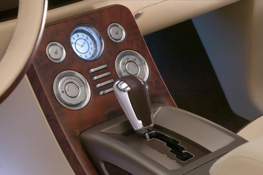 Детали интерьера Chrysler Imperial Concept 2006 года  (фото 6 из 17)